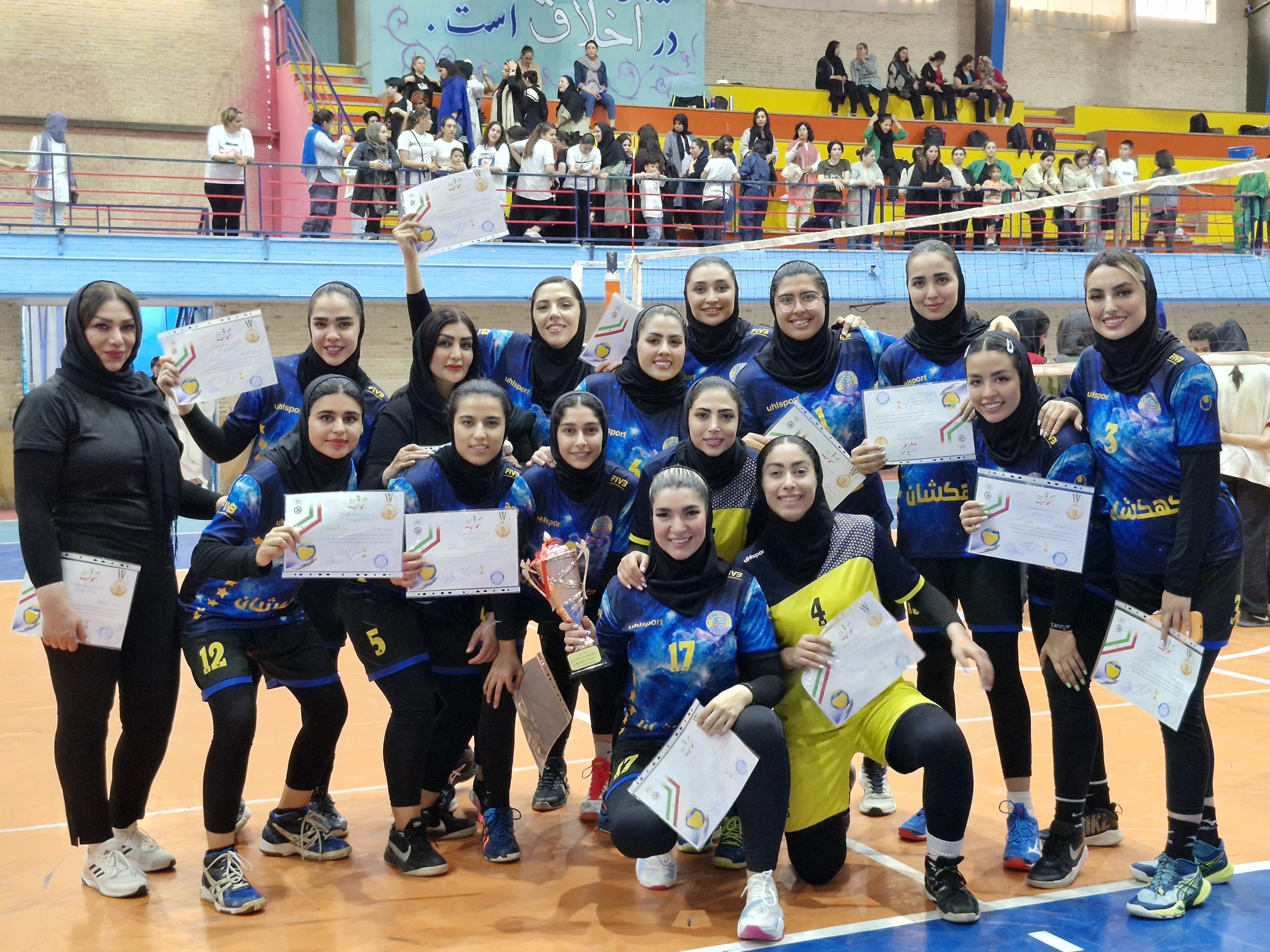 Frauen-Volleyballmannschaft Iran mit Zertifikaten