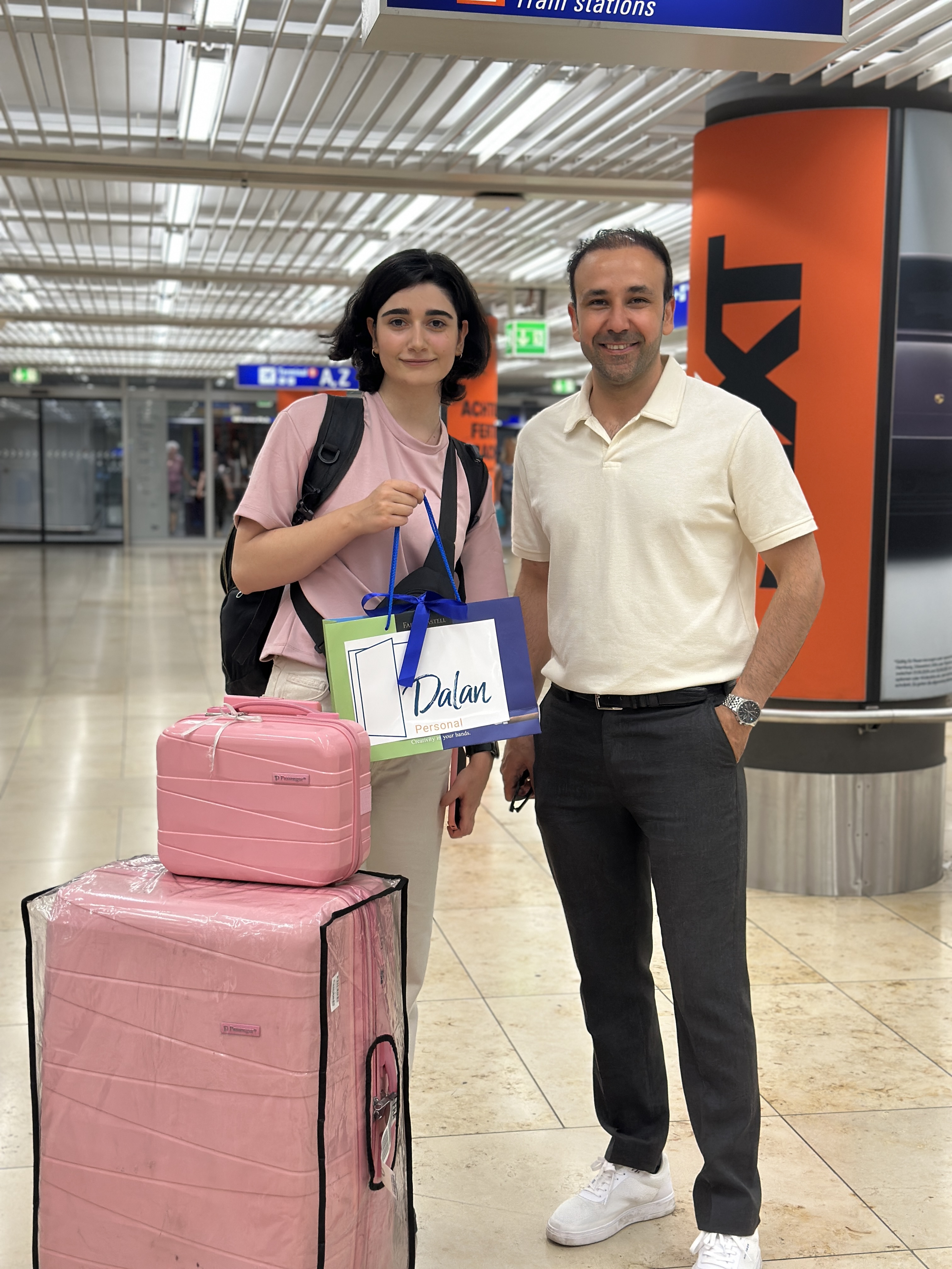 Ankunft Frankfurt mit Dalan Gift Bag